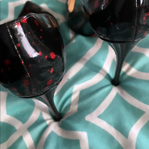 Red bottom heels - Picture 4 of 6